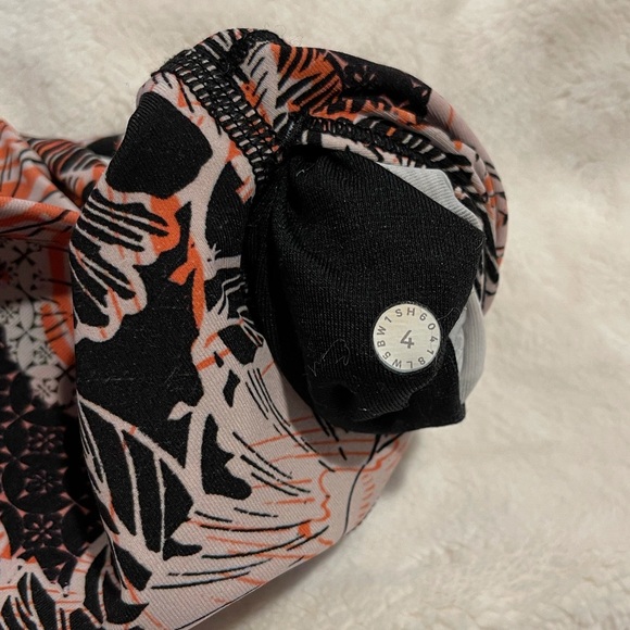 EUC Lululemon Wunder Under Lunar New Year Limited Edition Artisan Spring Size 4 - Picture 3 of 3